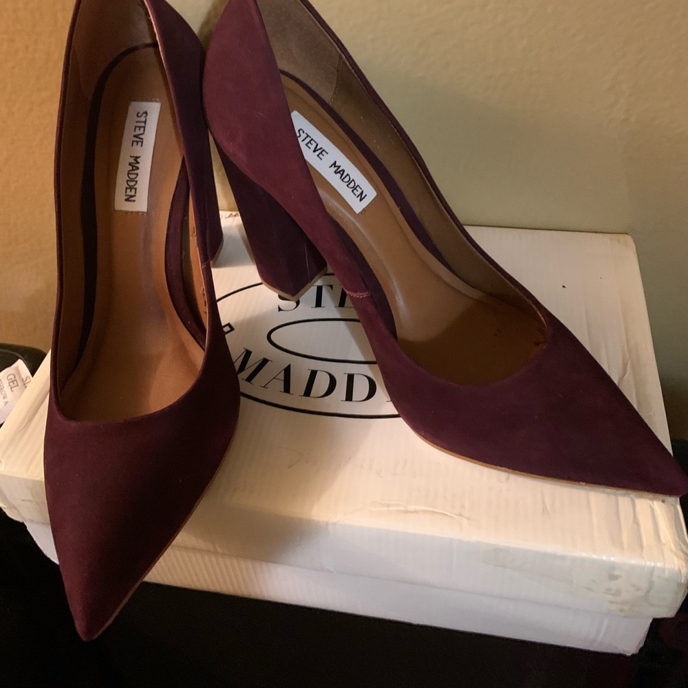 Steve Madden Women's Plum Heel (minor peeling inside not ever worn tried on only